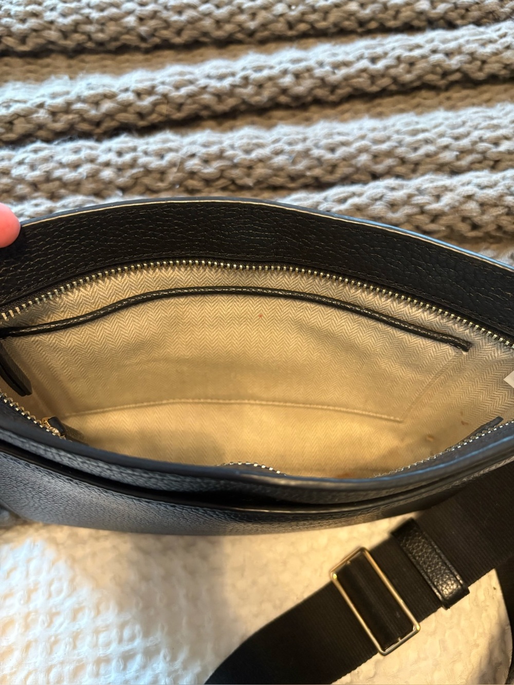 Tory Burch Black Pebbled Leather Logo Crossbody - Picture 5 of 8
